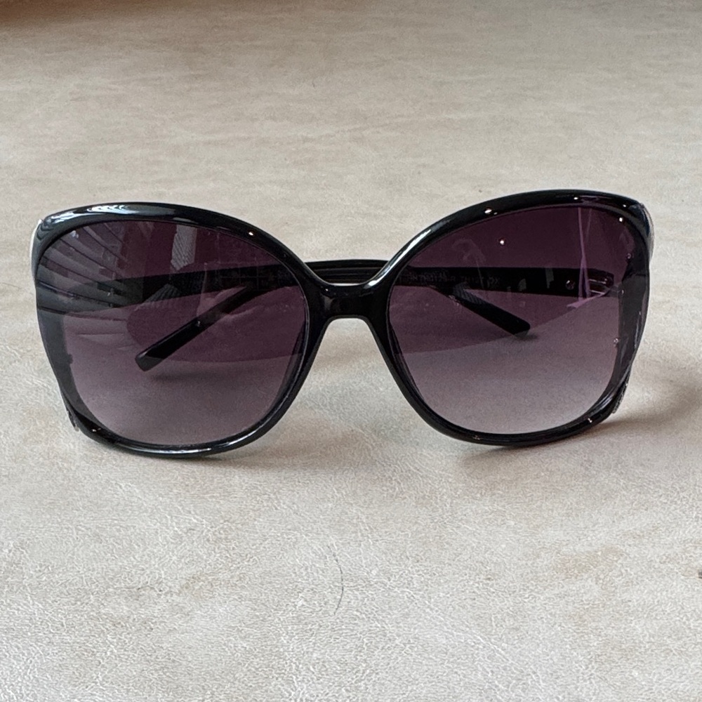 Tahari Black Oversized Women's Sunglasses TH127 OX